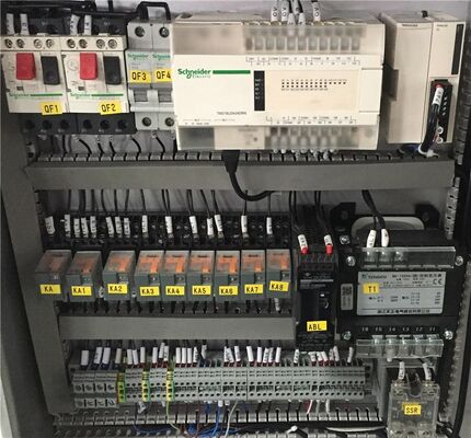 kupować Linia do oblewania o szerokości pasa 900 mm, zdolna do udźwigu 2800 kg, zaprojektowana do usprawnionej produkcji czekolady produkcja online